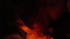 ma niece suce pendant un repas de famille