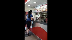 Nalgoncita en el pollo