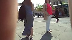 2 Girls Great Asses Candid 25.04.2018.