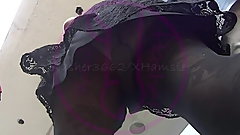 calzon blanco bajo medias negras