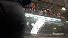 pendeja de 12 en buso muestra su culo parte 3