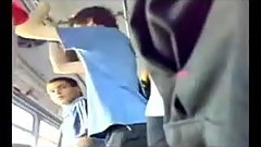 turk kizinin poposuna otobuste dayiyor