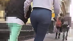 joven nalgona panto son bolsas