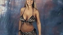 LONDON BRIDGE - big tits teen dance tease