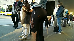 leggings Teen ass waiting for bus