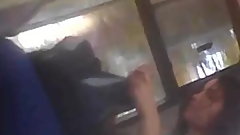 pendeja  chilena se toca muy discreta su vagina en la micro