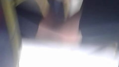 lindas piernas de la cole en la micro